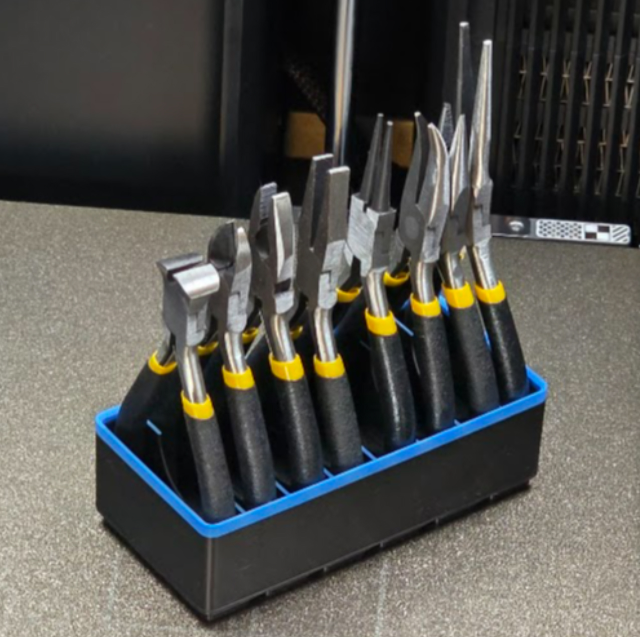 Gridfinity 迷你钳子整理器