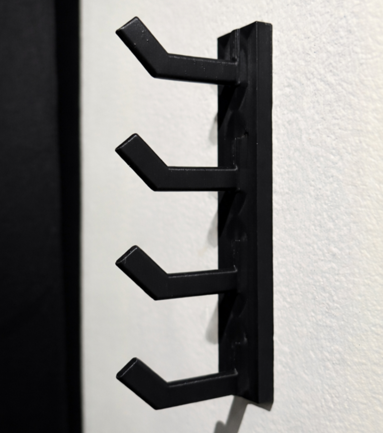 简约四挂钩墙壁置物架，用于帽子、眼镜等